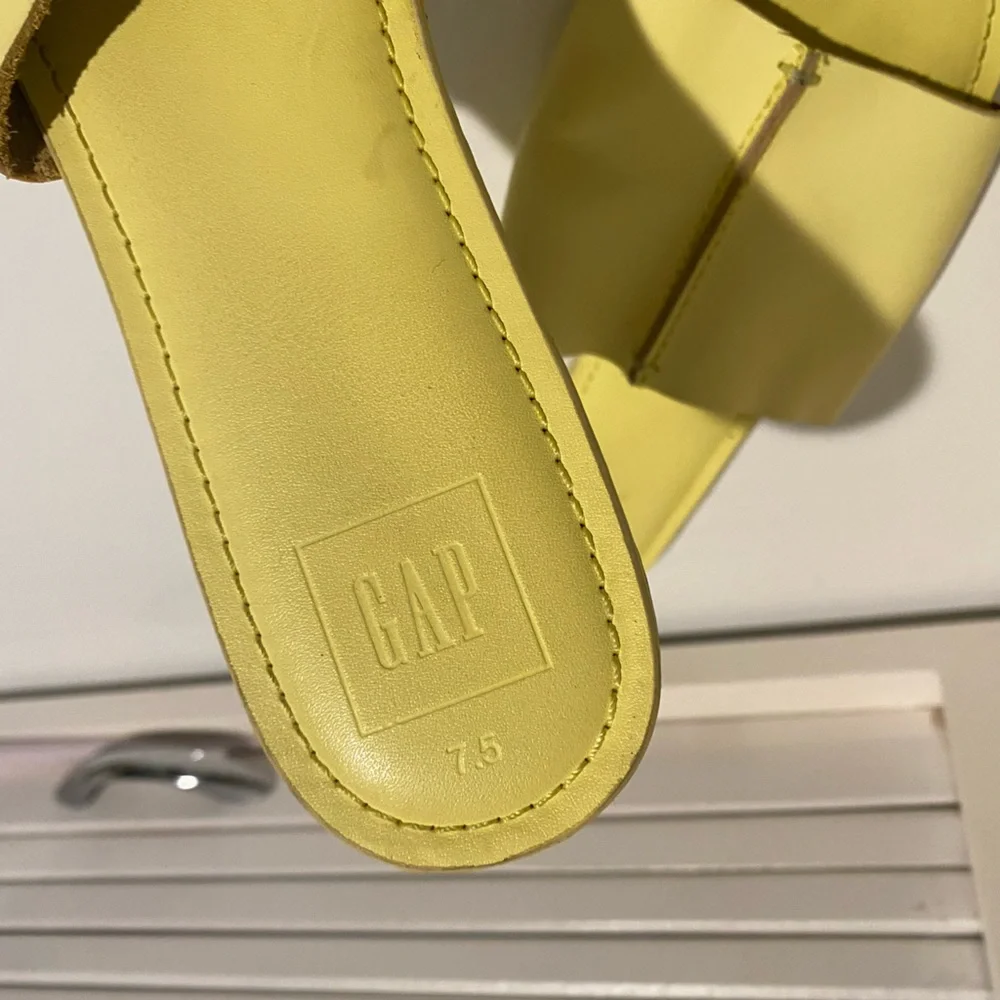 GAP Women’s Yellow Slide Sandals - Casual Leather Slip-Ons Leather 7.5 💛